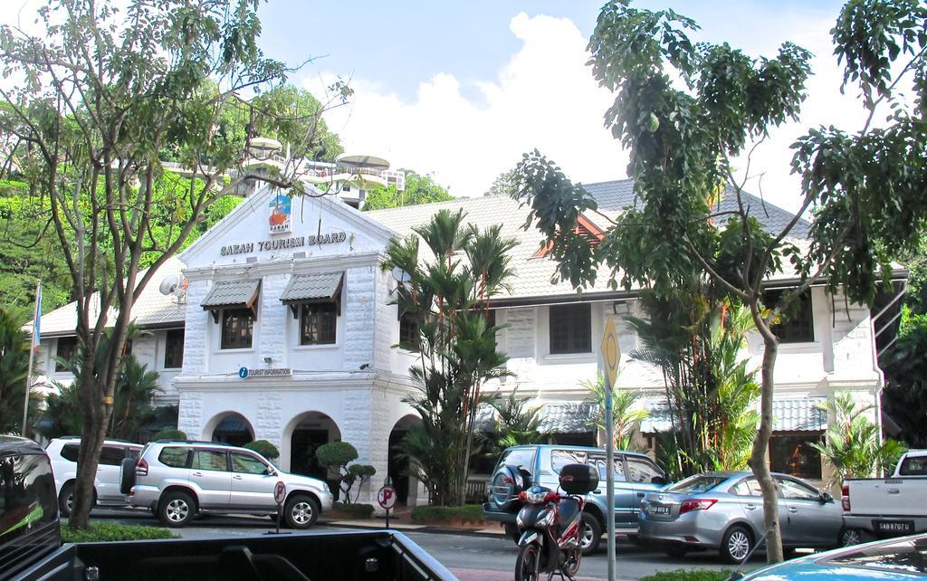 Akinabalu Youth Hostel Kota Kinabalu Exteriör bild